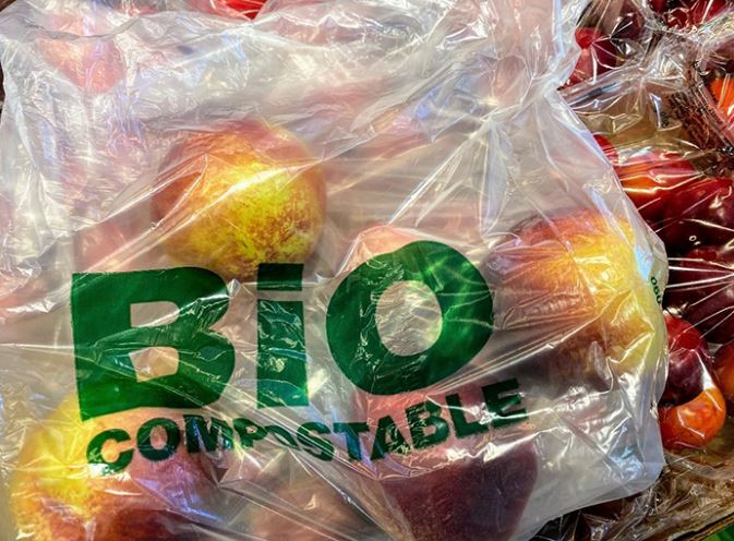 Les bosses biodegradables, més tòxiques que les de plàstic convencional, segons un estudi del CSIC