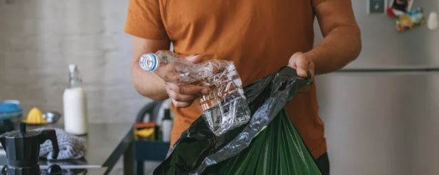 Investigadors desenvolupen un nou plàstic biodegradable amb propietats termoplàstiques similars al polietilè