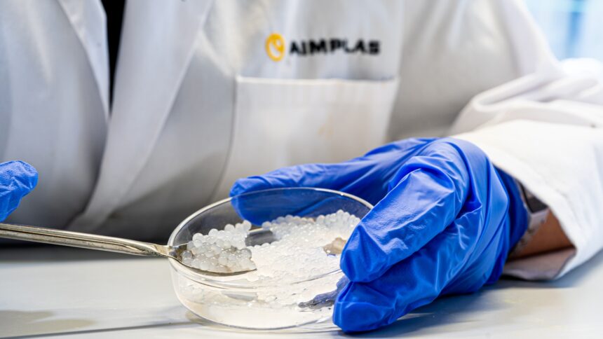 AIMPLAS incorpora microorganismes en productes de plasticultura per millorar l’eficiència dels cultius i reduir els fertilitzants químics.