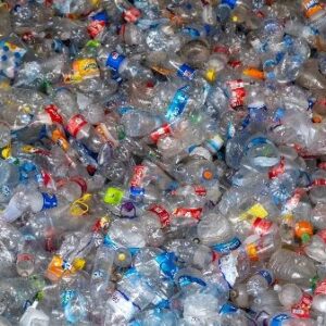 Per què entren en fallida els recicladors de plàstic just quan l’economia circular està en plena expansió?
