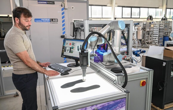 El projecte PLASRECO substitueix els recobriments de PFAS amb plasma atmosfèric