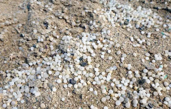 Nova regulació de la UE per controlar la gestió dels pèl·lets de plàstic