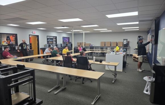 Jamplast impulsa el negoci del plàstic amb un nou centre permanent d’impressió 3D