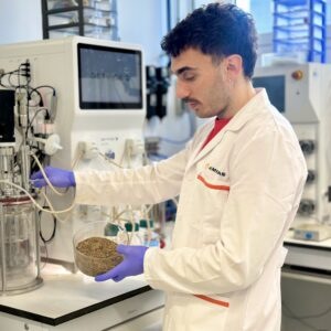 BIOVALSA: Bioplàstics més barats a partir d’arròs i poda de cítrics