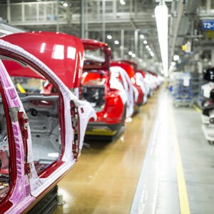 Modern automatized car production in a factory La UE pacta un nou acord provisional pel reglament ELV