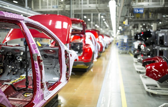 Modern automatized car production in a factory La UE pacta un nou acord provisional pel reglament ELV
