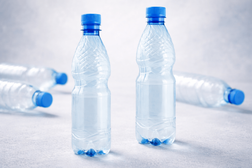 La UE fixa com calcular el plàstic reciclat en ampolles La UE fixa com calcular el plàstic reciclat en ampolles