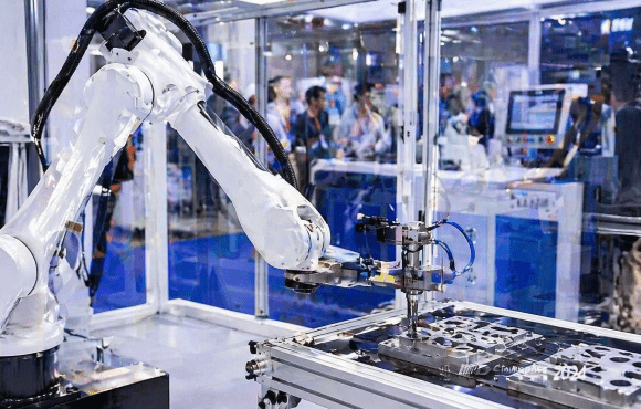 CHINAPLAS 2026 posa el focus en reciclatge i digitalització amb 5.000 expositors