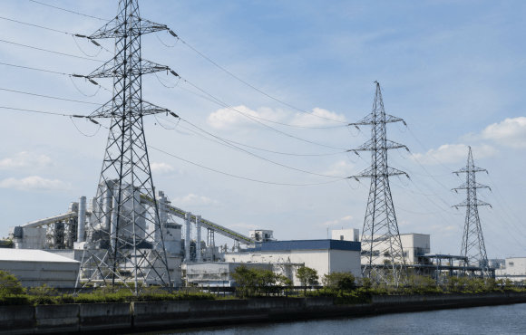 Cinc mesures per reduir fins a un 30% el cost elèctric industrial